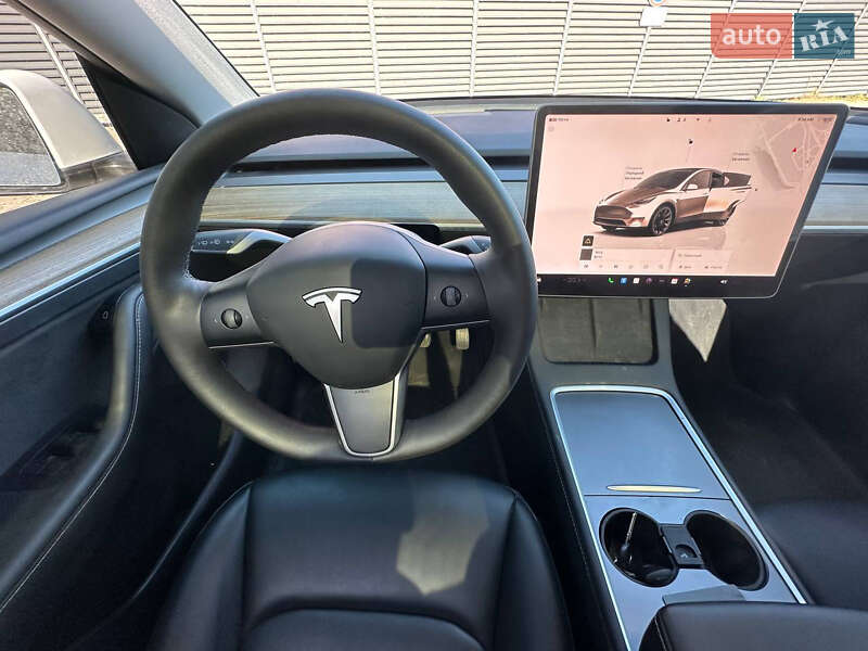 Внедорожник / Кроссовер Tesla Model Y 2023 в Киеве