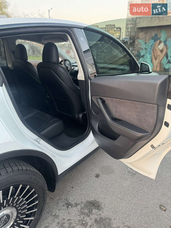 Внедорожник / Кроссовер Tesla Model Y 2021 в Днепре