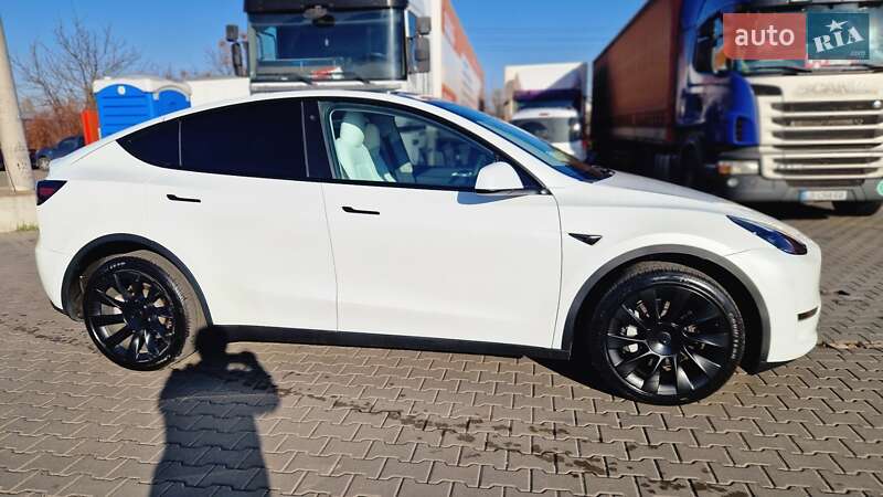 Позашляховик / Кросовер Tesla Model Y 2022 в Києві фото 19 Позашляховик / Кросовер Tesla Model Y 2022 в Києві