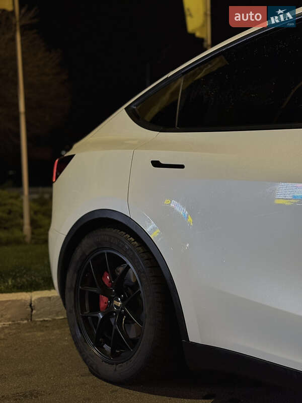 Внедорожник / Кроссовер Tesla Model Y 2021 в Киеве