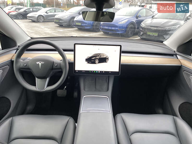 Позашляховик / Кросовер Tesla Model Y 2024 в Києві
