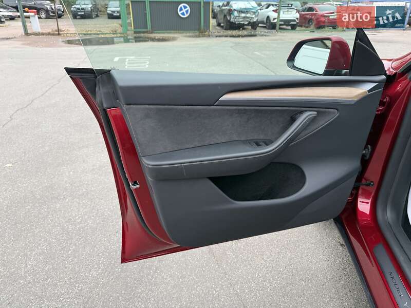 Позашляховик / Кросовер Tesla Model Y 2024 в Києві фото 22 Позашляховик / Кросовер Tesla Model Y 2024 в Києві