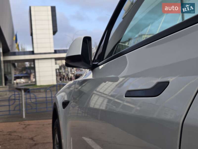 Внедорожник / Кроссовер Tesla Model Y 2022 в Киеве