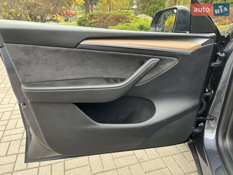 Позашляховик / Кросовер Tesla Model Y 2023 в Тернополі