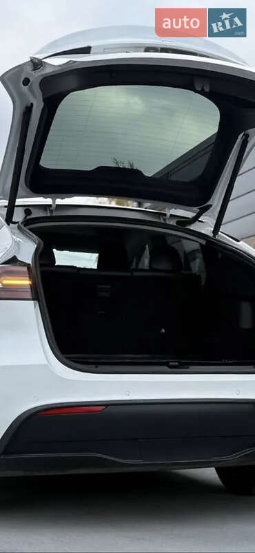 Внедорожник / Кроссовер Tesla Model Y 2022 в Дубровице