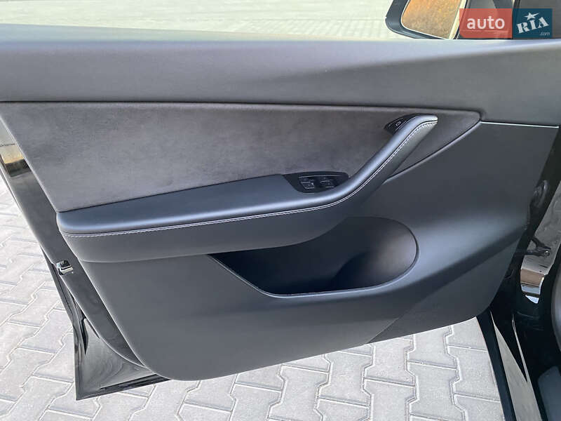 Внедорожник / Кроссовер Tesla Model Y 2021 в Тернополе