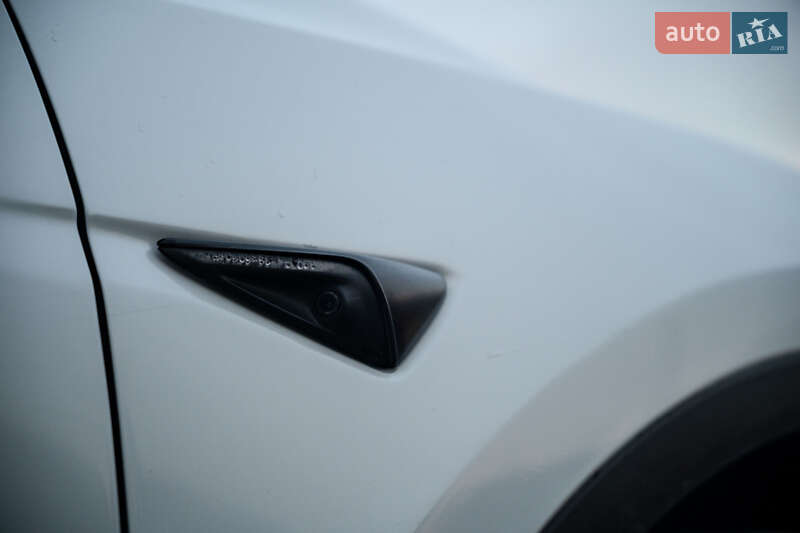 Внедорожник / Кроссовер Tesla Model Y 2021 в Черновцах
