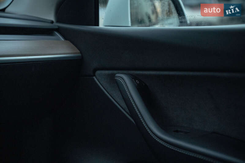 Внедорожник / Кроссовер Tesla Model Y 2021 в Черновцах