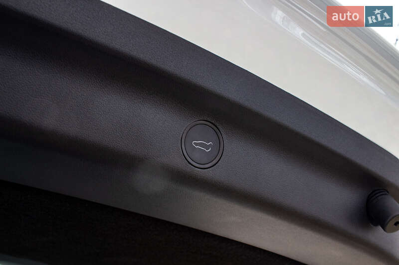 Позашляховик / Кросовер Tesla Model Y 2024 в Львові