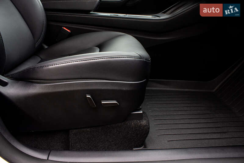 Позашляховик / Кросовер Tesla Model Y 2024 в Львові