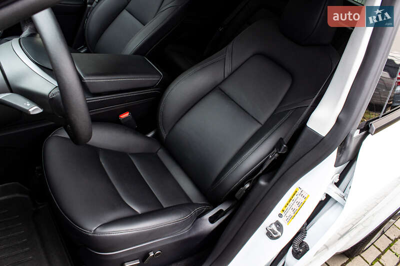 Позашляховик / Кросовер Tesla Model Y 2024 в Львові