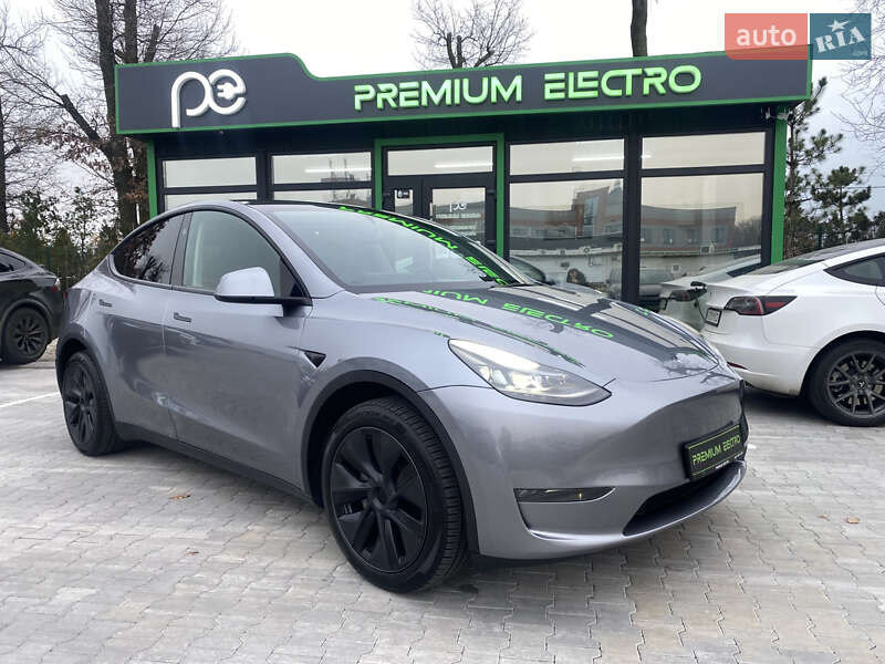 Tesla Model Y 2025