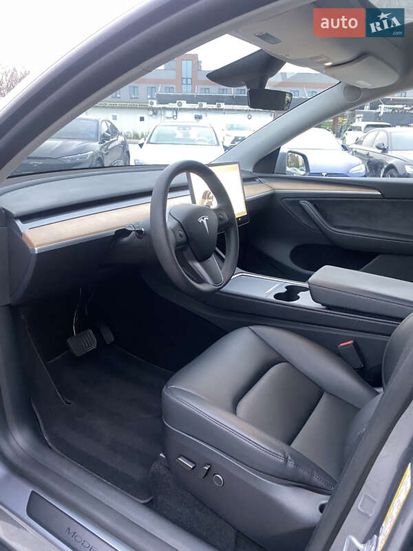 Внедорожник / Кроссовер Tesla Model Y 2025 в Киеве