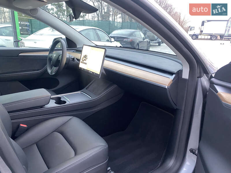 Внедорожник / Кроссовер Tesla Model Y 2025 в Киеве