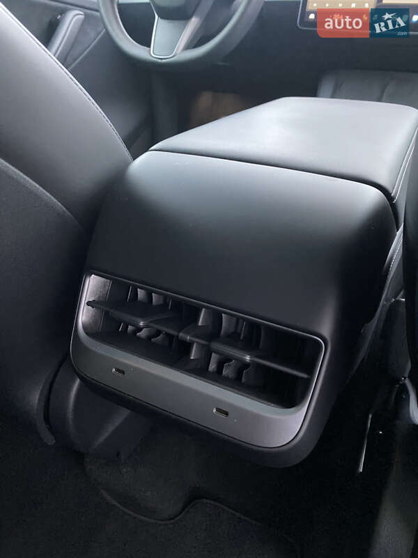 Внедорожник / Кроссовер Tesla Model Y 2025 в Киеве