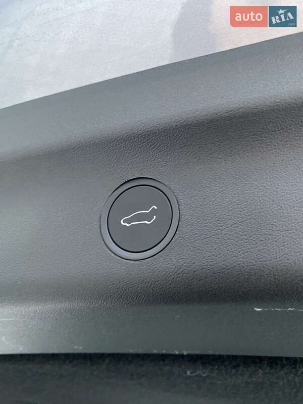 Внедорожник / Кроссовер Tesla Model Y 2025 в Киеве