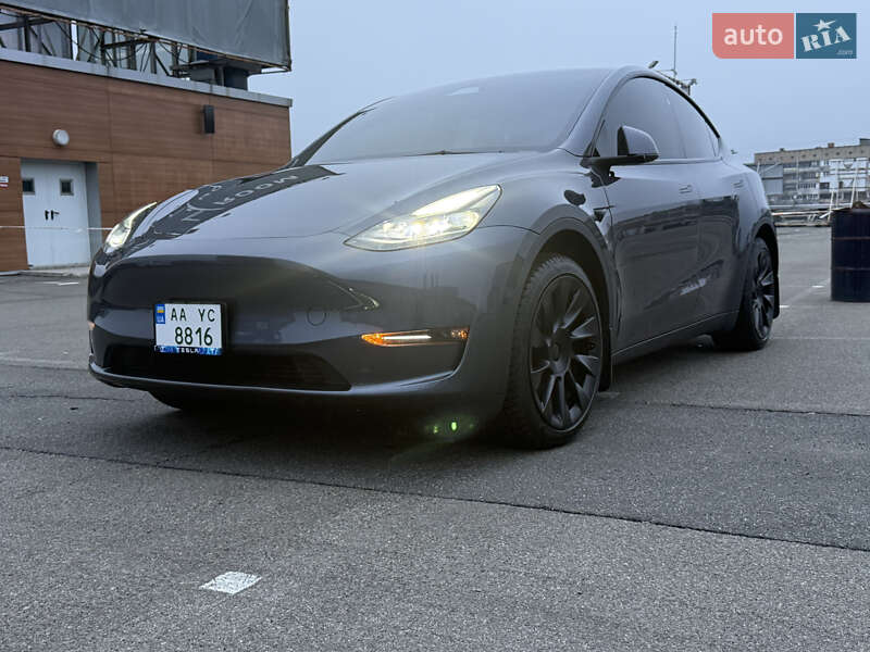 Tesla Model Y 2023