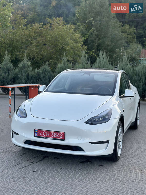 Tesla Model Y 2023