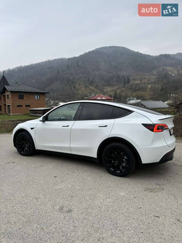 Внедорожник / Кроссовер Tesla Model Y 2024 в Ивано-Франковске