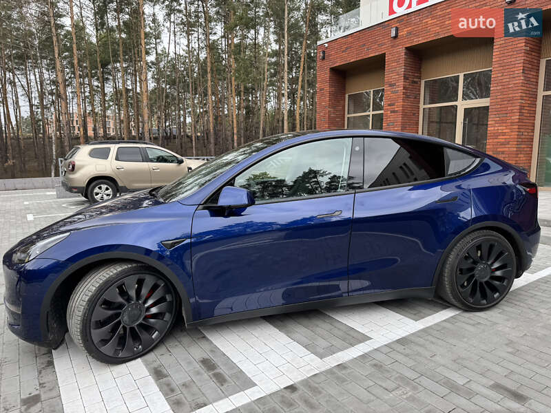 Внедорожник / Кроссовер Tesla Model Y 2023 в Киеве