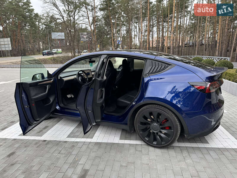 Внедорожник / Кроссовер Tesla Model Y 2023 в Киеве