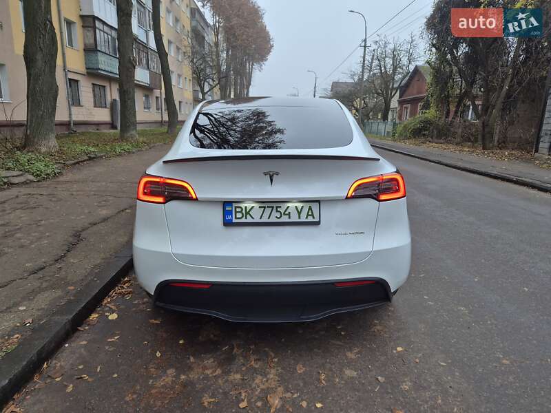 Внедорожник / Кроссовер Tesla Model Y 2023 в Ровно