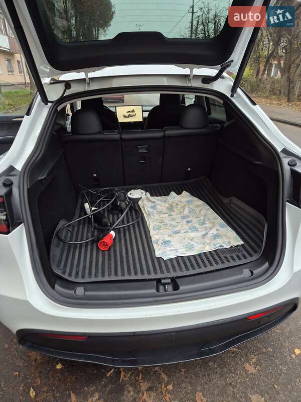 Внедорожник / Кроссовер Tesla Model Y 2023 в Ровно
