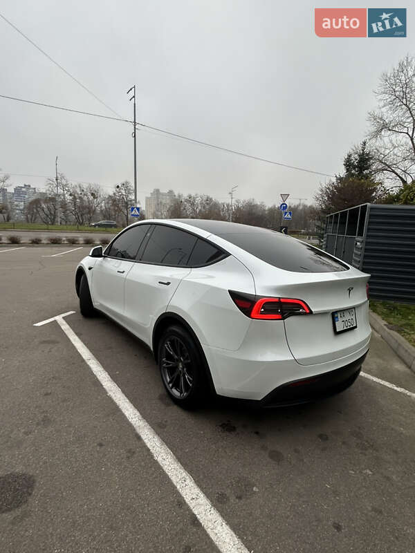 Внедорожник / Кроссовер Tesla Model Y 2025 в Киеве