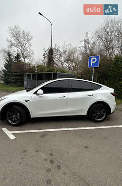 Позашляховик / Кросовер Tesla Model Y 2025 в Києві