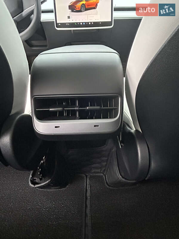 Внедорожник / Кроссовер Tesla Model Y 2025 в Киеве