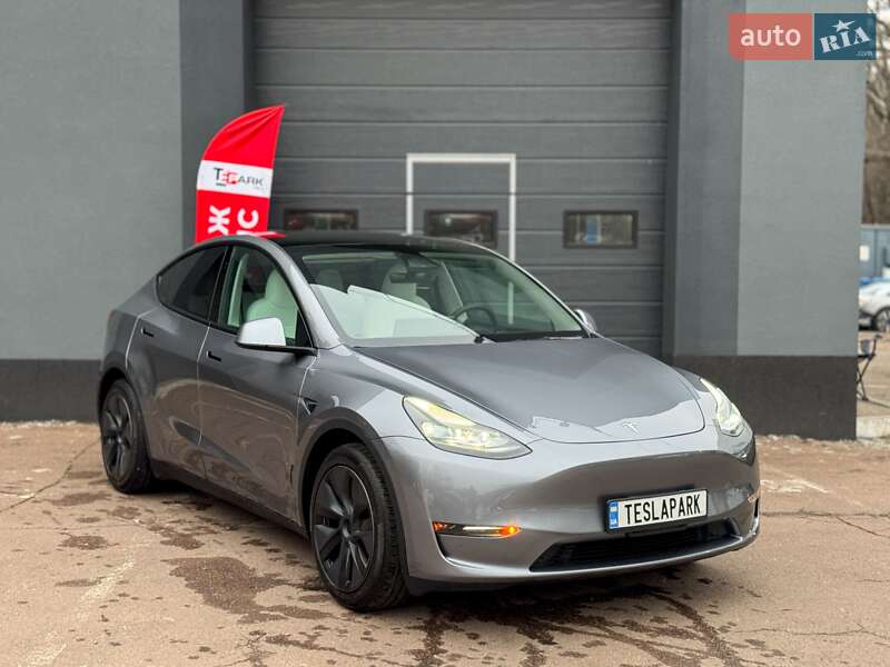 Внедорожник / Кроссовер Tesla Model Y 2024 в Киеве