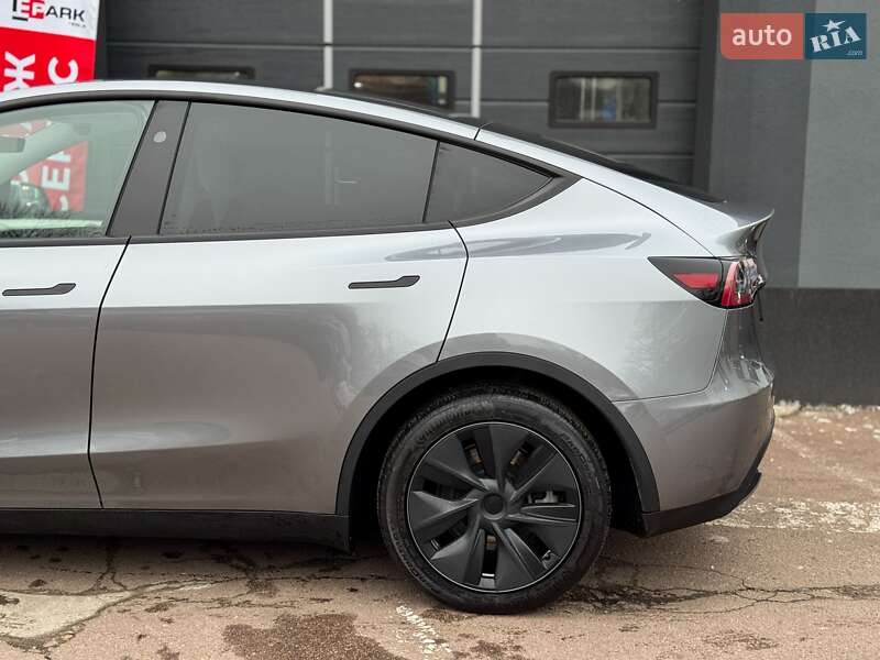 Внедорожник / Кроссовер Tesla Model Y 2024 в Киеве