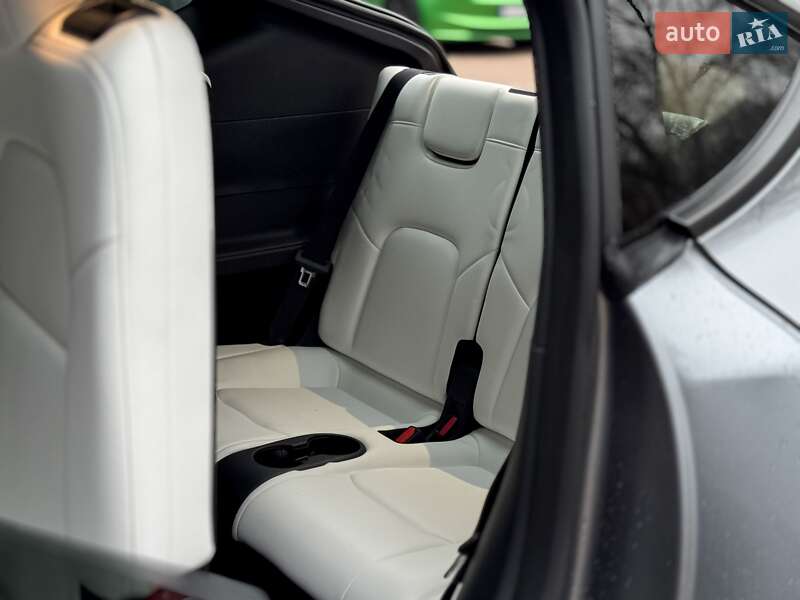 Внедорожник / Кроссовер Tesla Model Y 2024 в Киеве