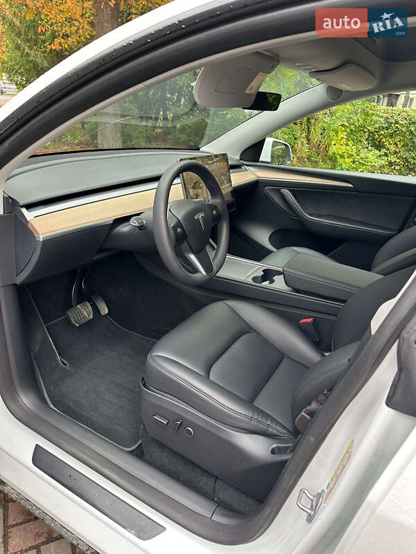 Внедорожник / Кроссовер Tesla Model Y 2023 в Киеве