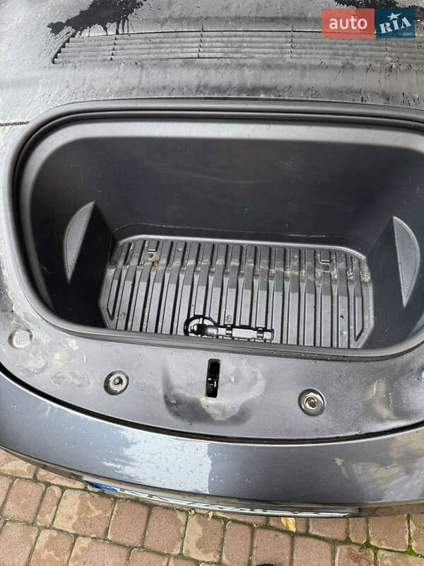 Внедорожник / Кроссовер Tesla Model Y 2021 в Киеве