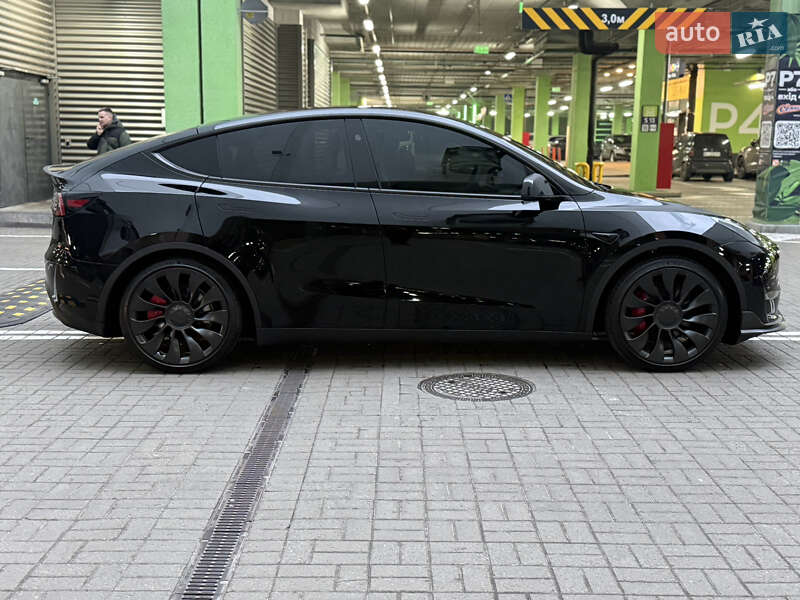 Внедорожник / Кроссовер Tesla Model Y 2023 в Киеве