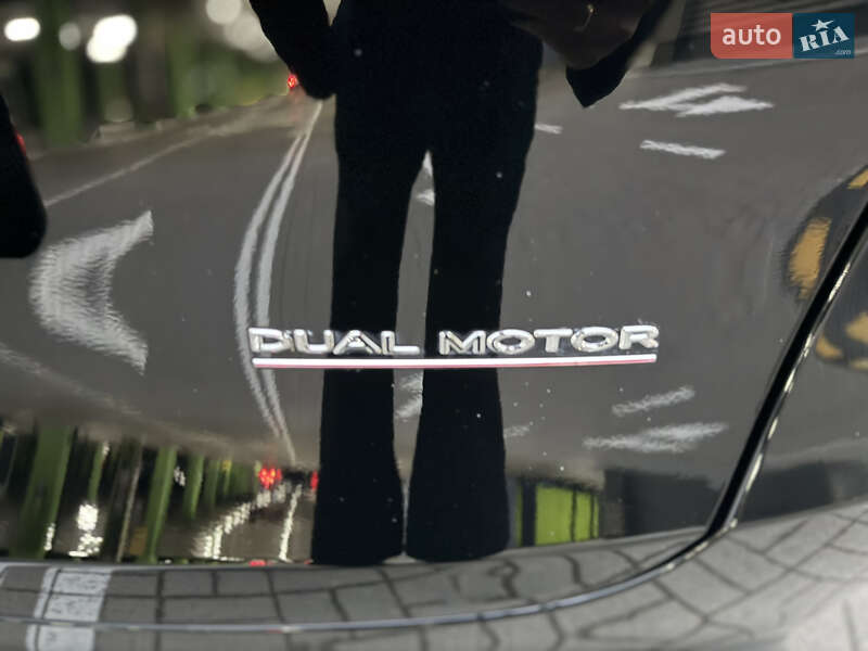 Внедорожник / Кроссовер Tesla Model Y 2023 в Киеве