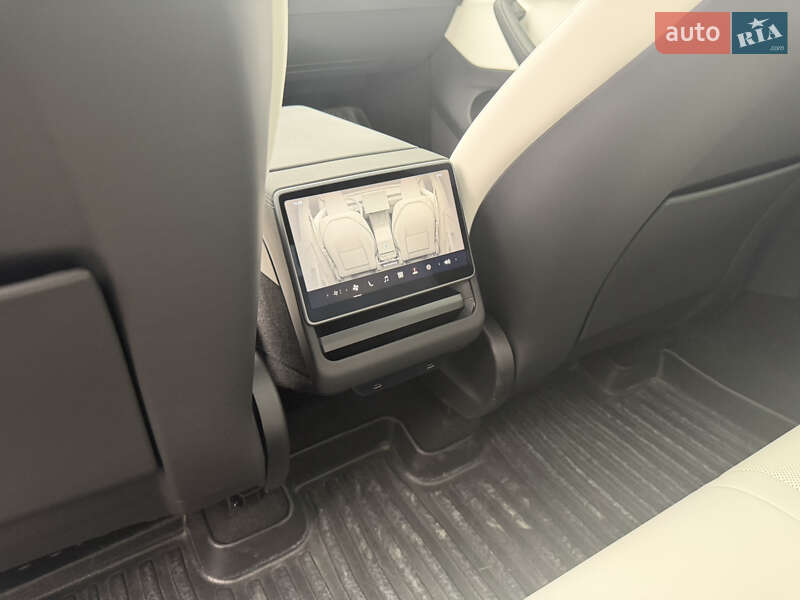 Позашляховик / Кросовер Tesla Model Y 2025 в Дніпрі фото 15 Позашляховик / Кросовер Tesla Model Y 2025 в Дніпрі