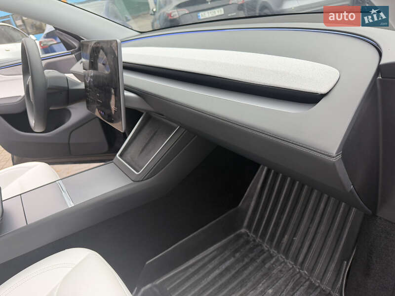 Позашляховик / Кросовер Tesla Model Y 2025 в Дніпрі фото 17 Позашляховик / Кросовер Tesla Model Y 2025 в Дніпрі