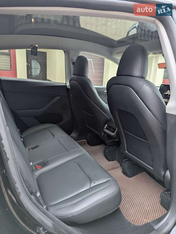 Внедорожник / Кроссовер Tesla Model Y 2024 в Тернополе