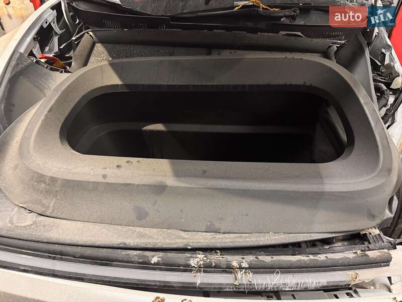 Внедорожник / Кроссовер Tesla Model Y 2025 в Киеве