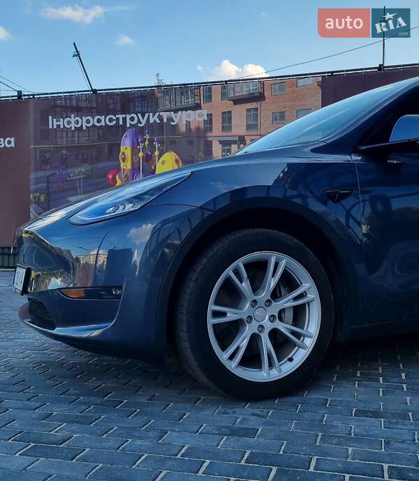 Позашляховик / Кросовер Tesla Model Y 2023 в Полтаві