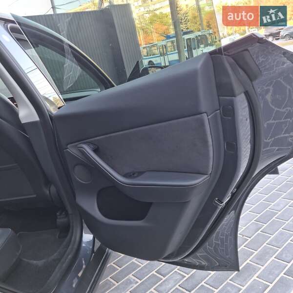 Позашляховик / Кросовер Tesla Model Y 2023 в Полтаві
