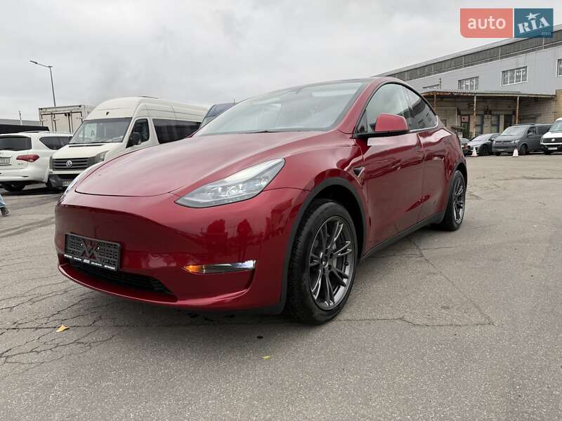 Tesla Model Y 2024