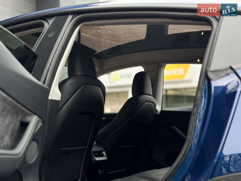 Позашляховик / Кросовер Tesla Model Y 2024 в Києві