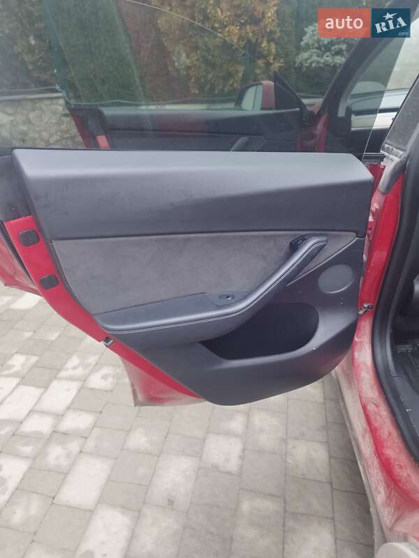 Позашляховик / Кросовер Tesla Model Y 2021 в Тернополі