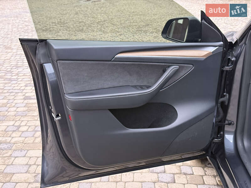 Внедорожник / Кроссовер Tesla Model Y 2023 в Тернополе