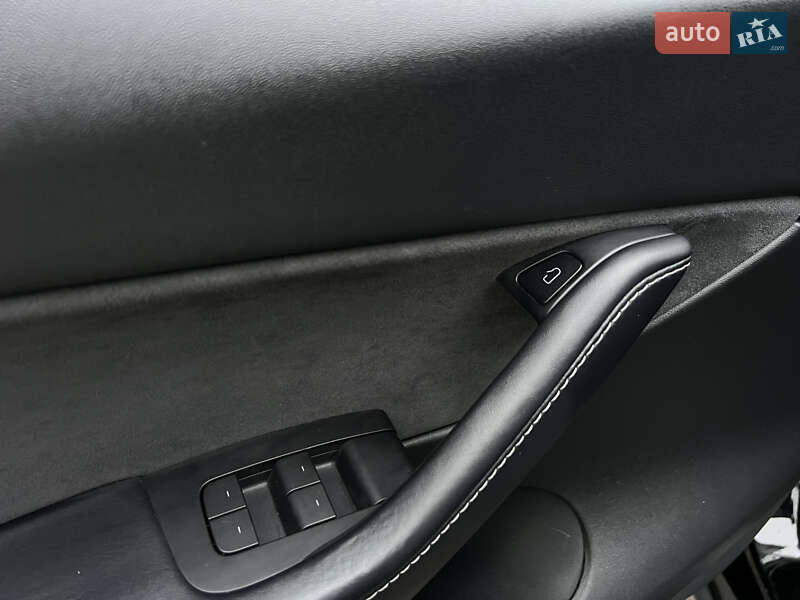 Внедорожник / Кроссовер Tesla Model Y 2022 в Киеве