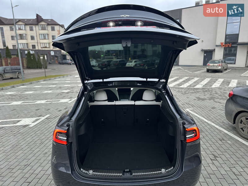Внедорожник / Кроссовер Tesla Model Y 2023 в Ровно