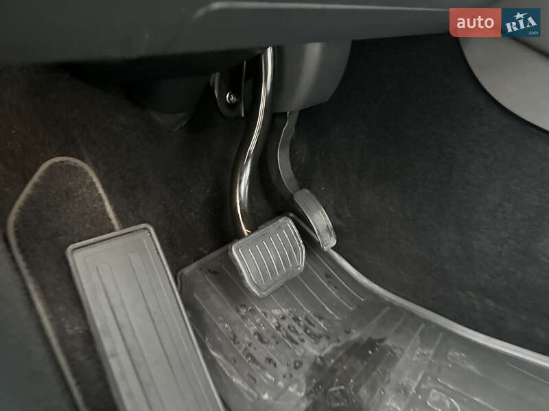 Внедорожник / Кроссовер Tesla Model Y 2023 в Ровно